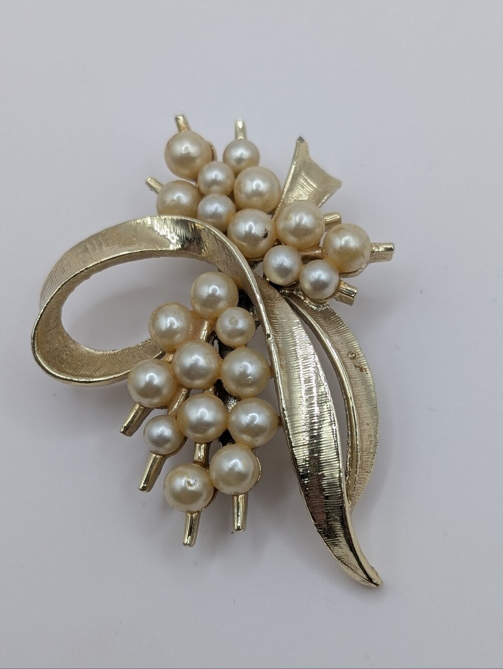 Vintage Elegant Goldtone and Faux Pearl Brooch Pin